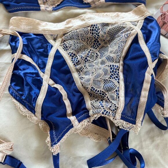 Collection Lingerie Set - New with Tags - Picture 4 of 9